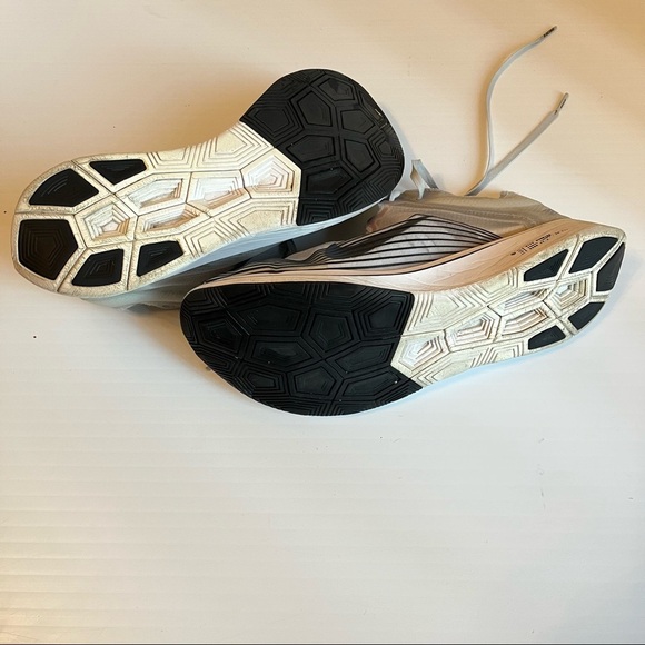 Nike Zoom Fly SP Women’s Size 12 Running Shoes Purple Floral White Black - Picture 7 of 10